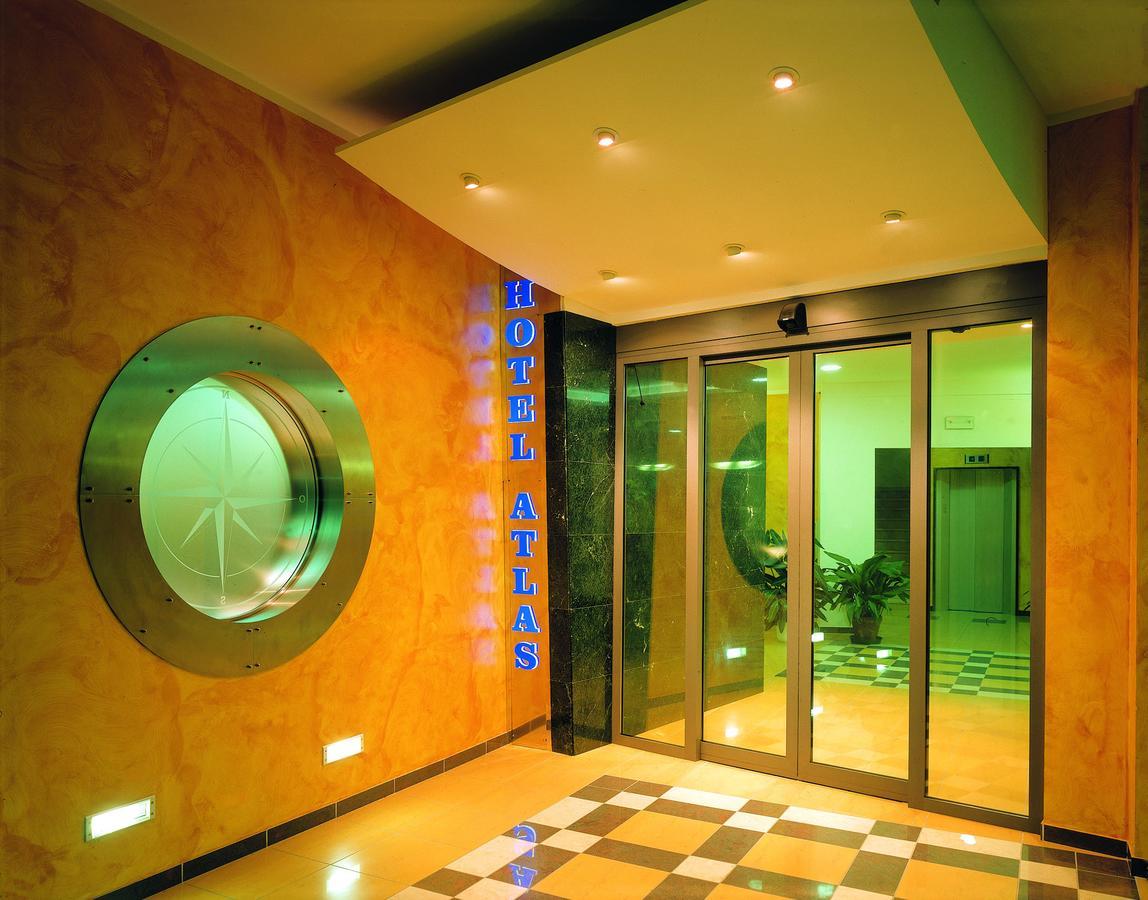 Hotel Atlas Alba Adriatica Bagian luar foto