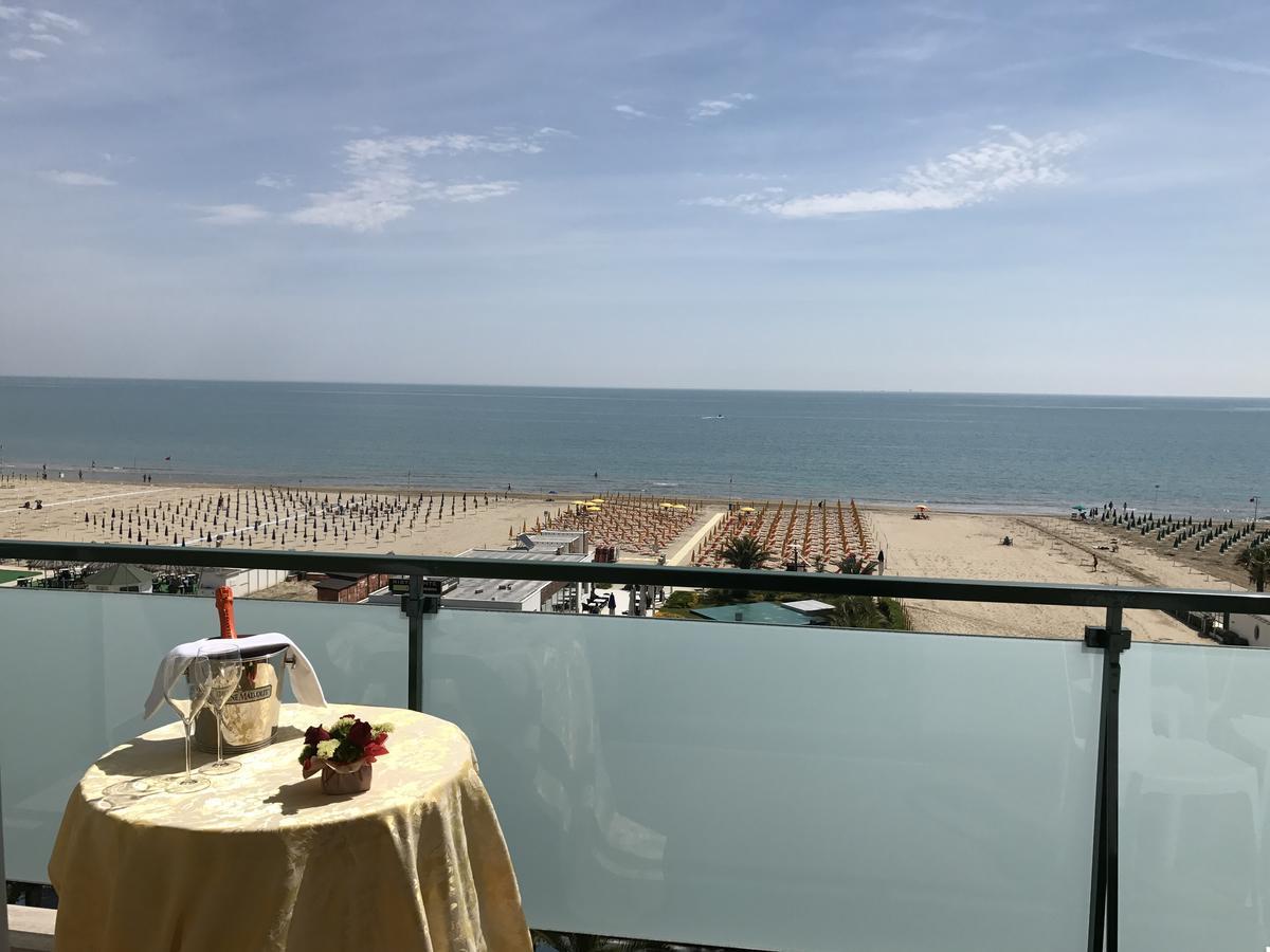 Hotel Atlas Alba Adriatica Bagian luar foto