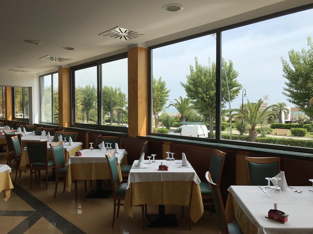 Hotel Atlas Alba Adriatica Bagian luar foto