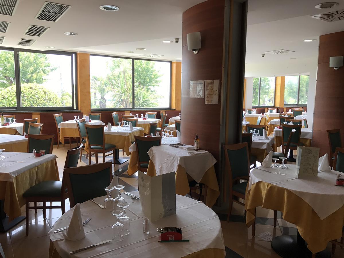 Hotel Atlas Alba Adriatica Bagian luar foto