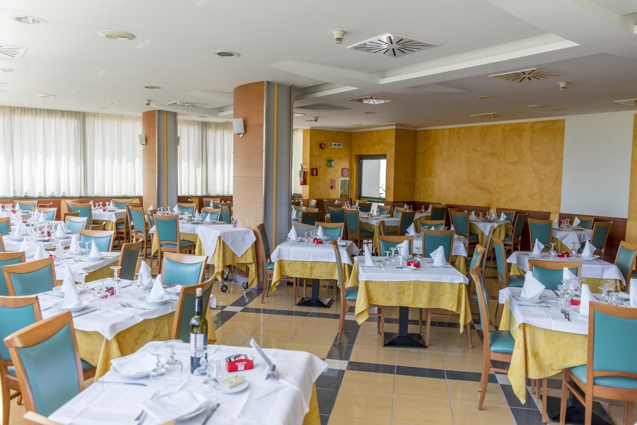 Hotel Atlas Alba Adriatica Bagian luar foto