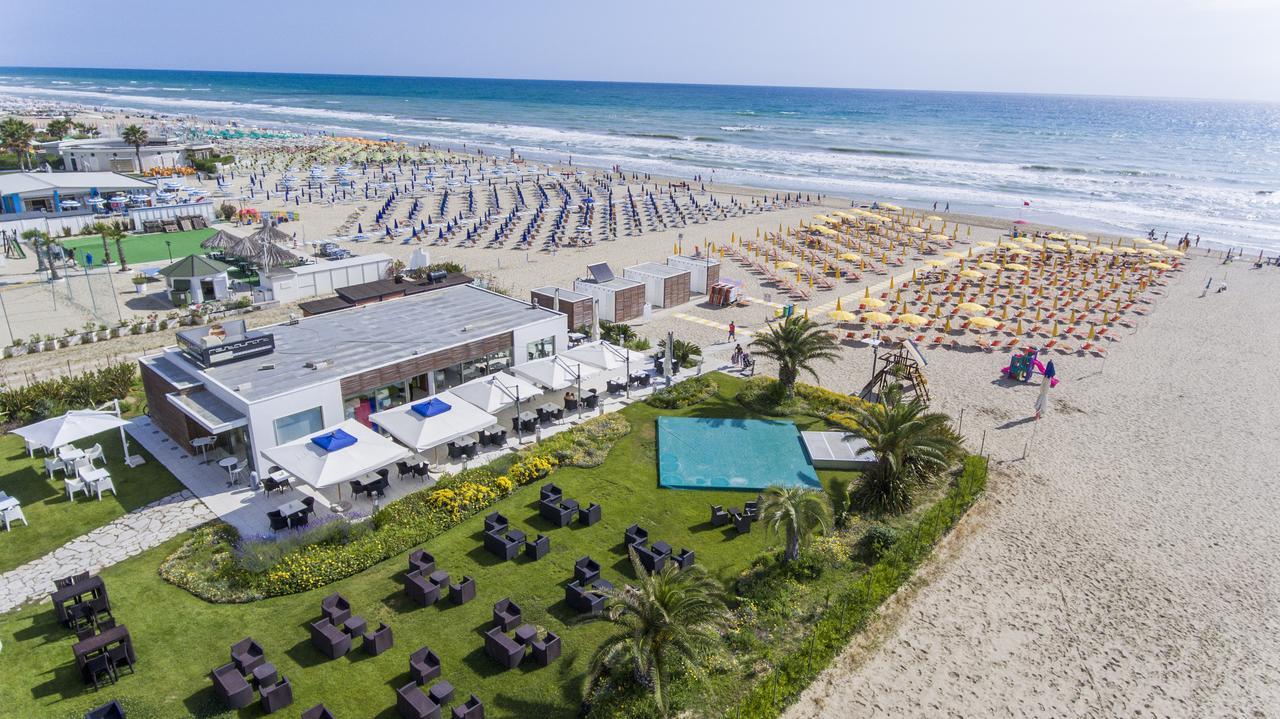 Hotel Atlas Alba Adriatica Bagian luar foto