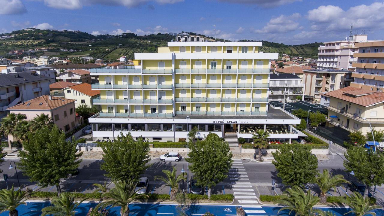 Hotel Atlas Alba Adriatica Bagian luar foto