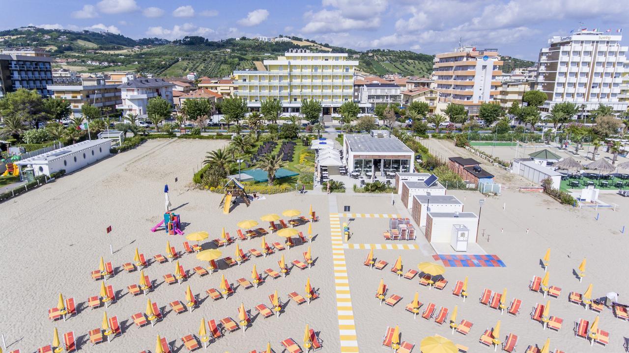 Hotel Atlas Alba Adriatica Bagian luar foto