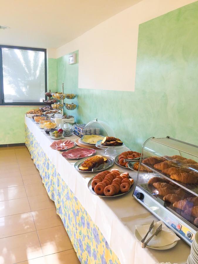 Hotel Atlas Alba Adriatica Bagian luar foto